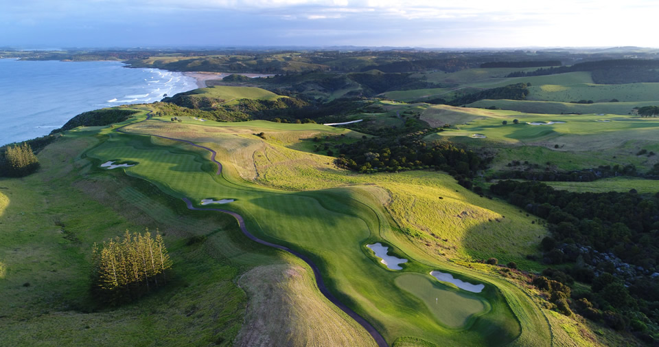 Kauri Cliffs No. 8 by Gary Lisbon